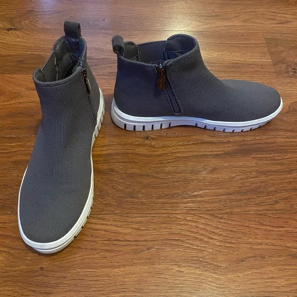 Blondo- waterproof booties size 8 - Picture 3 of 5